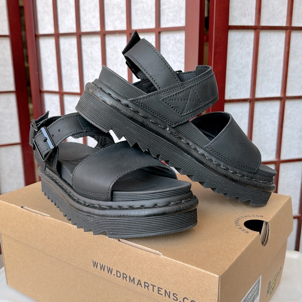 Doc martens voss black platform sandals 5 women